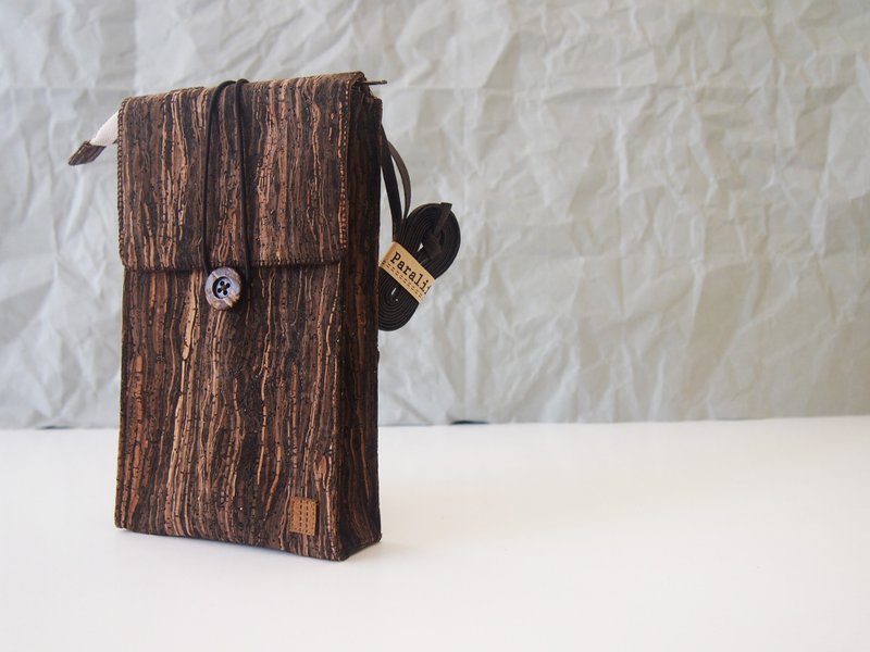 Paralife 量身订制 木纹软木 手作 斜背包 拉链设计 (旅行特别适用)  可另加刺绣个性化名字 - 侧背包/斜挎包 - 其他材质 咖啡色