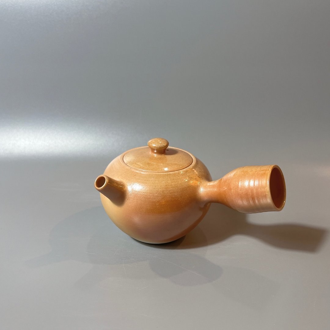 柴烧瓷土侧把茶壶 / 金黄饱满  / 小平凡手作 - 茶具/茶杯 - 陶 