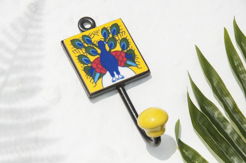 英式复古手绘陶瓷挂钩/陶瓷挂钩/陶瓷窗户挂钩-欧洲孔雀花朵植物 - 衣架/挂勾 - 陶 多色