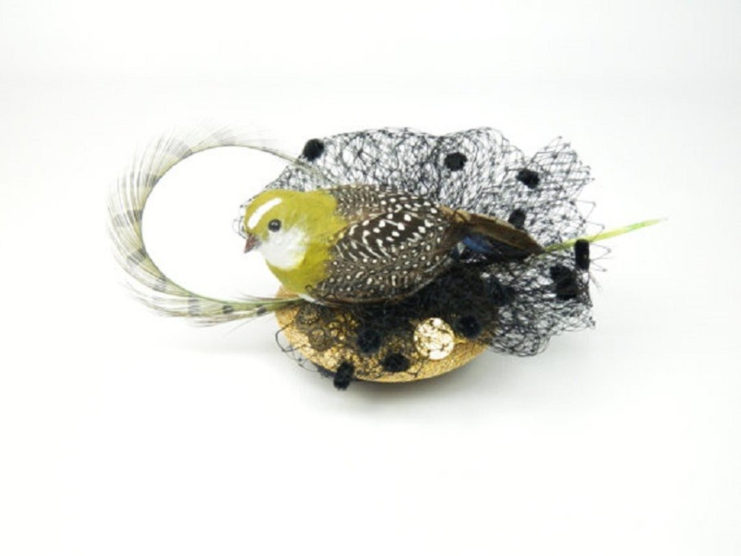 Fascinator Headpiece with Feathered Bird, Gold Vintage Buttons and Veil, Statement Cocktail Hat in Woodland Style, Hen Party, Burlesque - 发饰 - 其他材质 金色