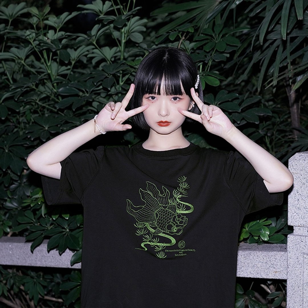 HOTELO原创设计海草金鱼刺绣长款短袖T恤 - 女装上衣 - 其他材质 黑色
