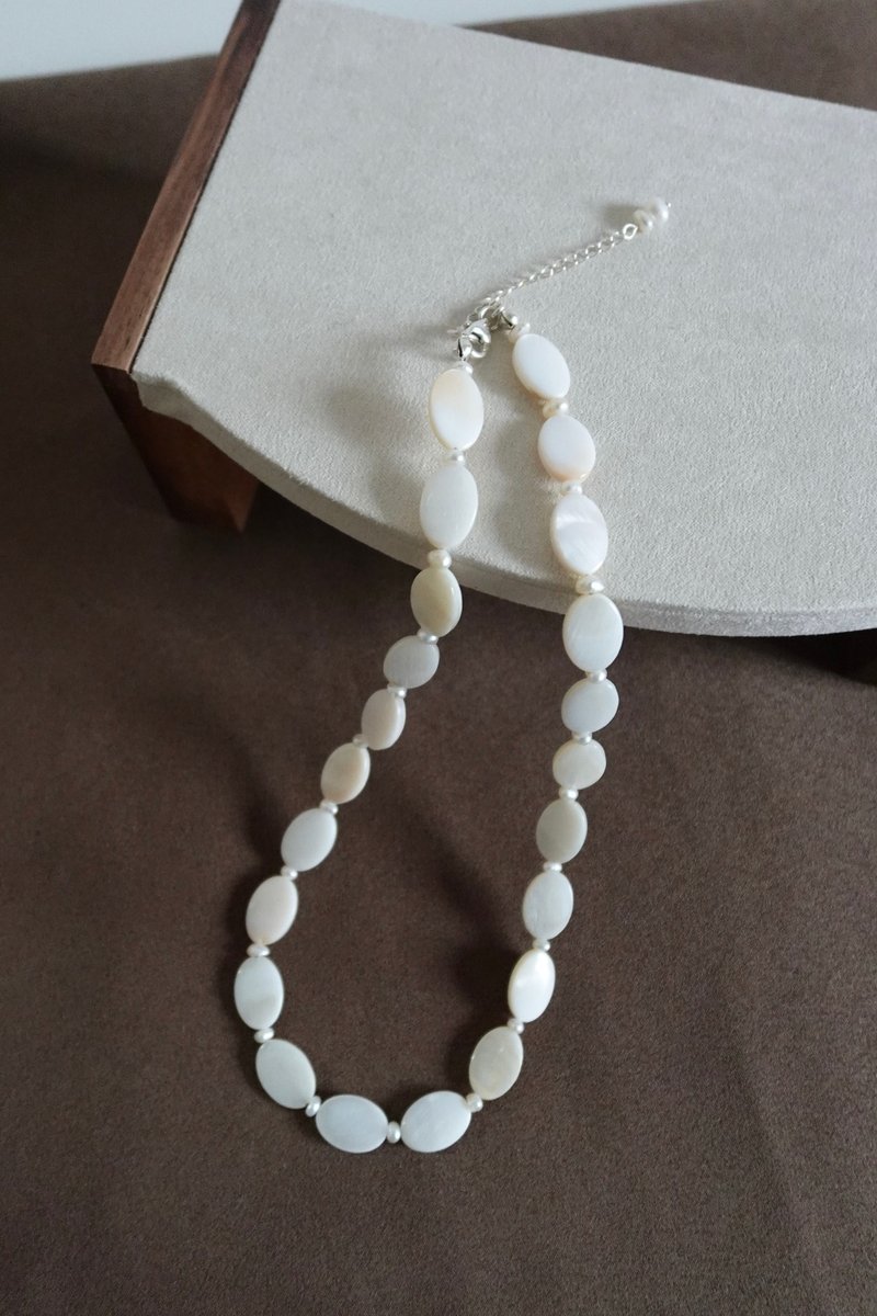 Lily Valley 白贝柔光 | 手工串珠项链 - 项链 - 半宝石 白色