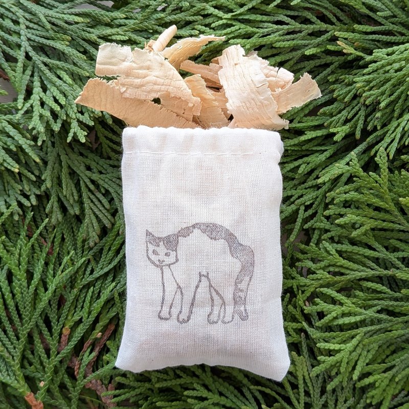 宠物友好型青森桧木香包 4/8包 适用于猫咪 天然除臭剂和防 - 猫砂/猫砂垫 - 棉．麻 白色