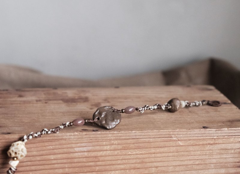 手中的ㄧ片小岛 手链 - ying work shop。 - 手链/手环 - 陶 咖啡色