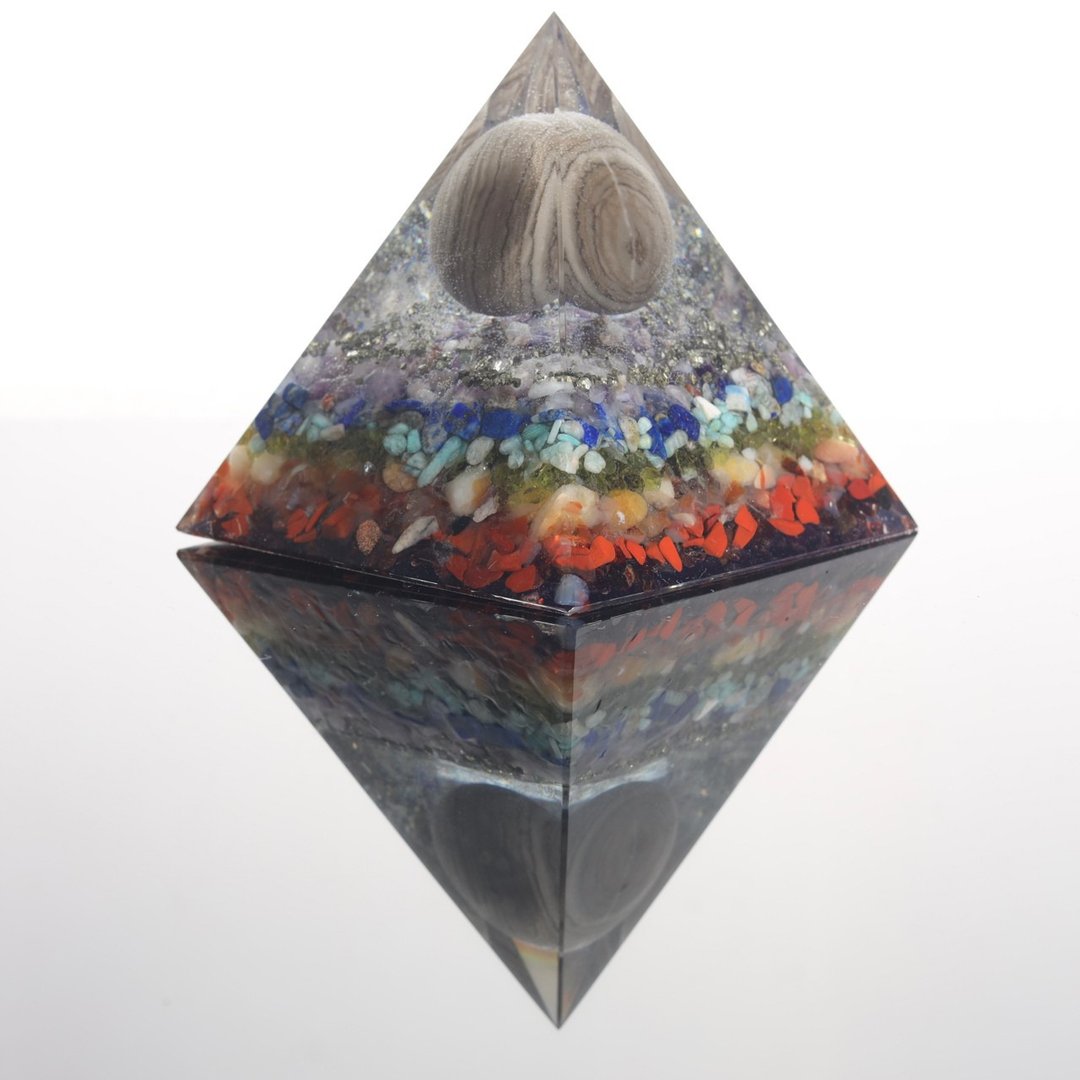 天眼脉轮奥刚超大金字塔Orgonit快速出货/限量 - 摆饰 - 水晶 多色