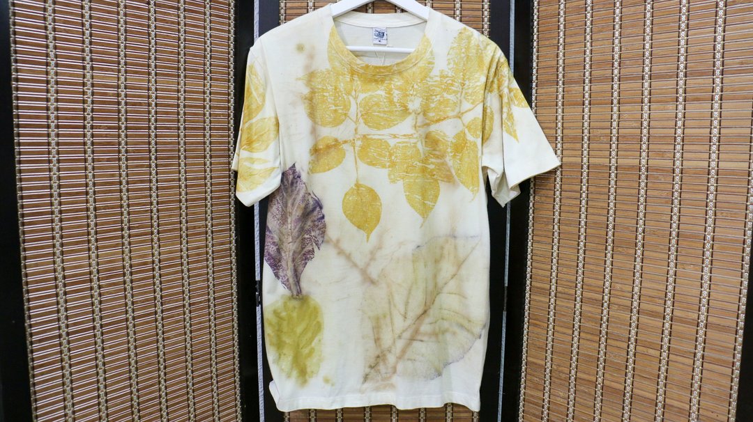 short sleeve t-shirt natural leaf pattern eco printing. - 女装 T 恤 - 棉．麻 