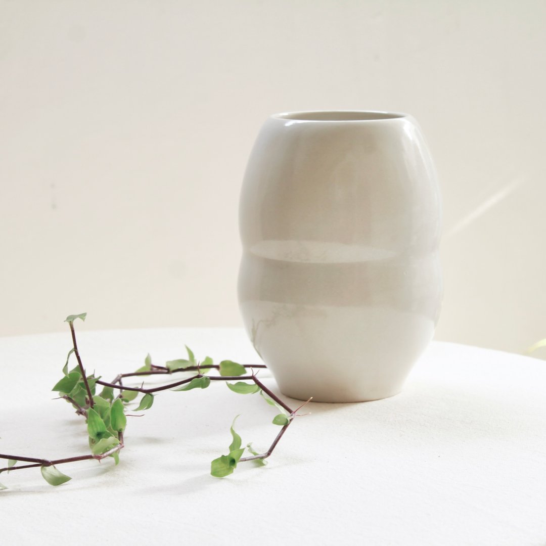 【日常花器】长润圆白瓷花器-亮白 - 花瓶/陶器 - 瓷 白色
