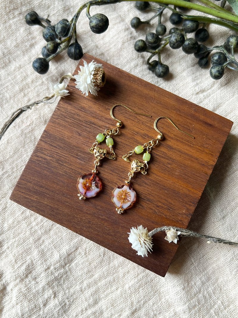 玻璃米珠x天然石 捷克玻璃珠 红花 防敏钢耳环 - 耳环/耳夹 - 不锈钢 红色