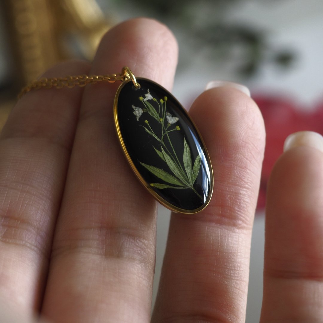Pressed bedstraw necklace, Real flower necklace, Dry flower steel necklace - 项链 - 植物．花 黑色