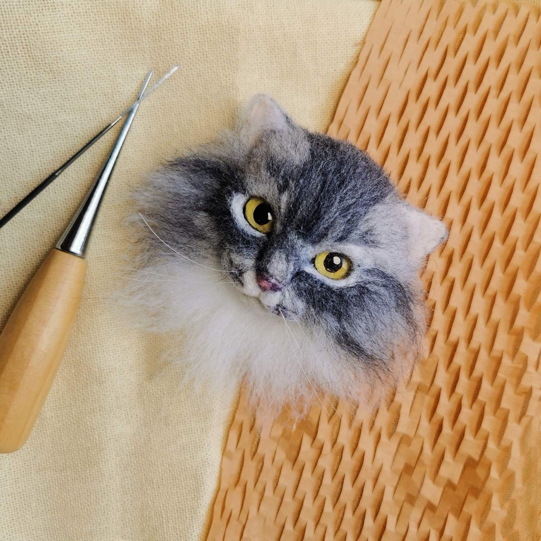 Needle felting Cat head in plastic ball keychains (custom order) - 钥匙链/钥匙包 - 羊毛 