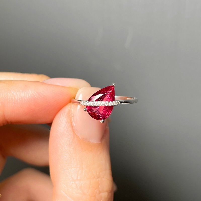 The Traverse  -  天然红碧玺(1.35ct) 18k白金钻戒 - 戒指 - 贵金属 