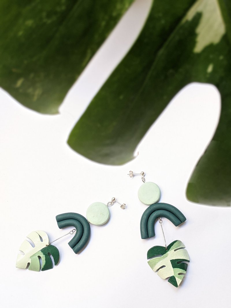 monstera leaf leather earrings + sticker - 耳环/耳夹 - 真皮 