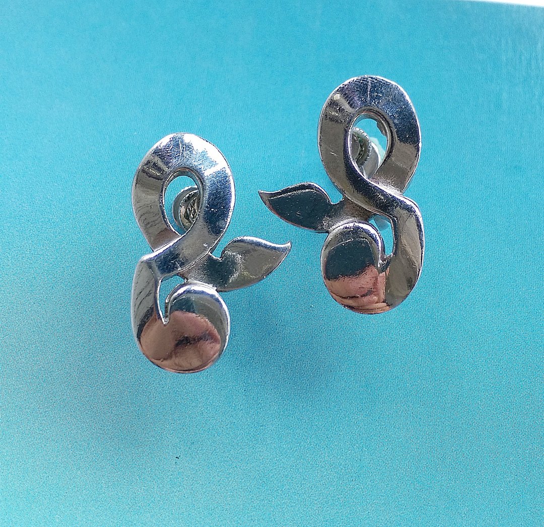 Vintage Jewelry 西洋古董饰品 TARA 厚实 银色调 符号 栓式耳环 - 耳环/耳夹 - 其他金属 白色