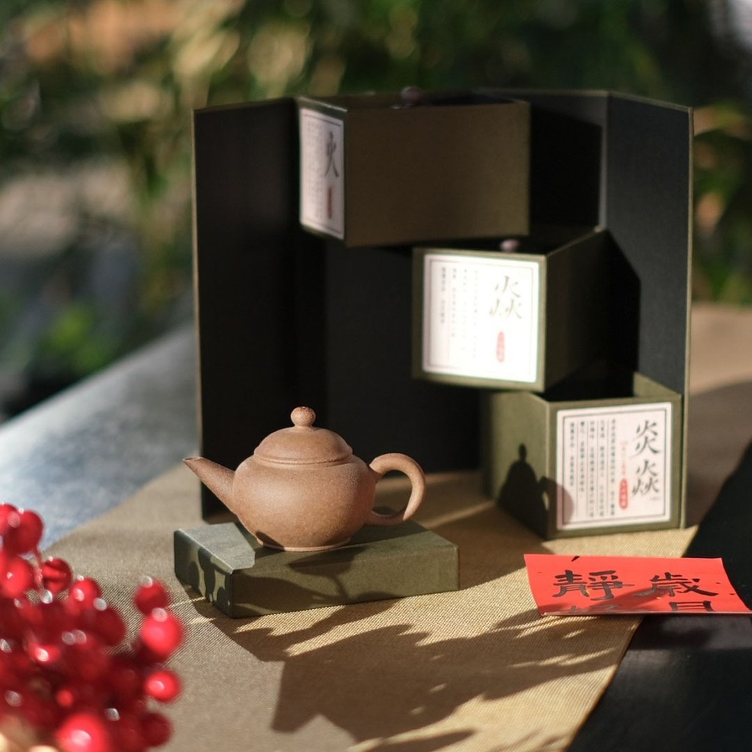陶作坊│新春礼盒_以器引茶-焠款-水平壶(1/3/5烧) - 茶具/茶杯 - 陶 咖啡色