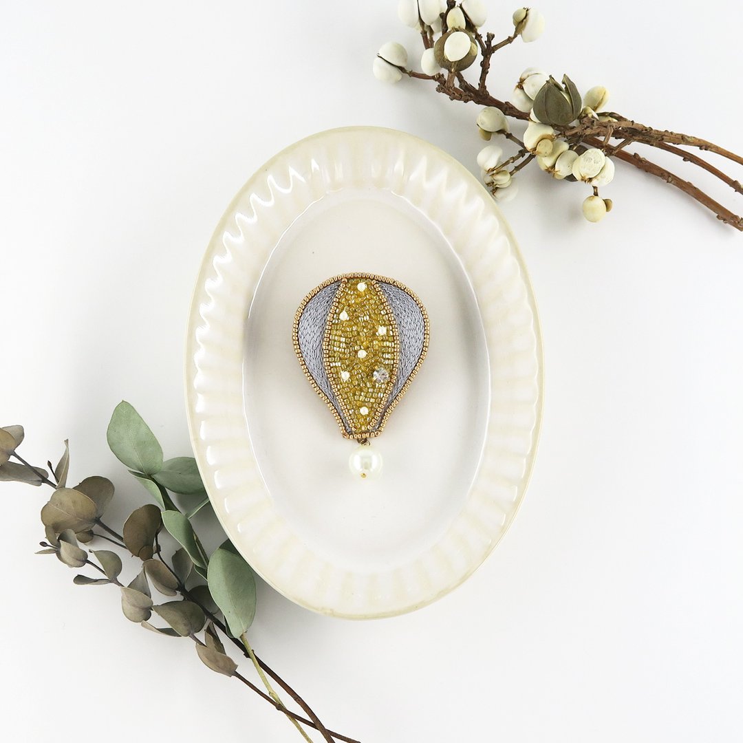 Embroidered brooch. Balloon brooch Color, Gray-Yellow. - 胸针 - 其他材质 灰色
