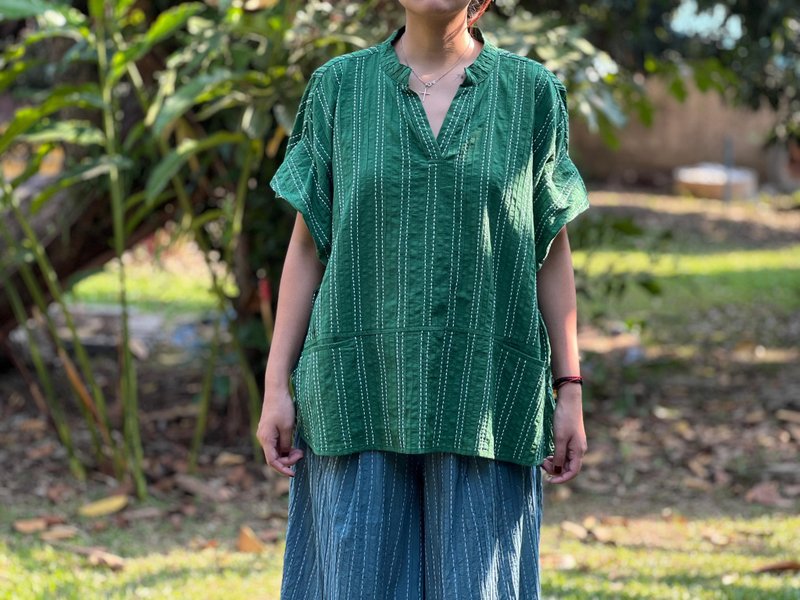 宽松的棉布衬衫有褶摆和手工刺绣。 - 女装上衣 - 棉．麻 紫色