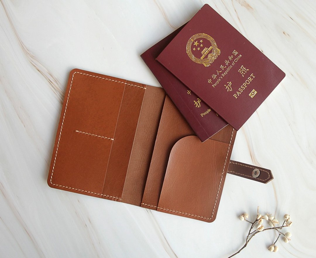 手作头层牛皮护照夹  passport 证件套 护照收纳 定制刻字礼物 - 护照夹/护照套 - 真皮 
