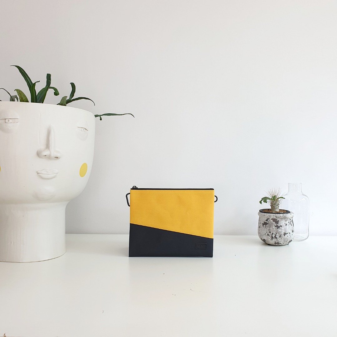 Enzo Pouch (M) - YELLOW - 手拿包 - 防水材质 黄色