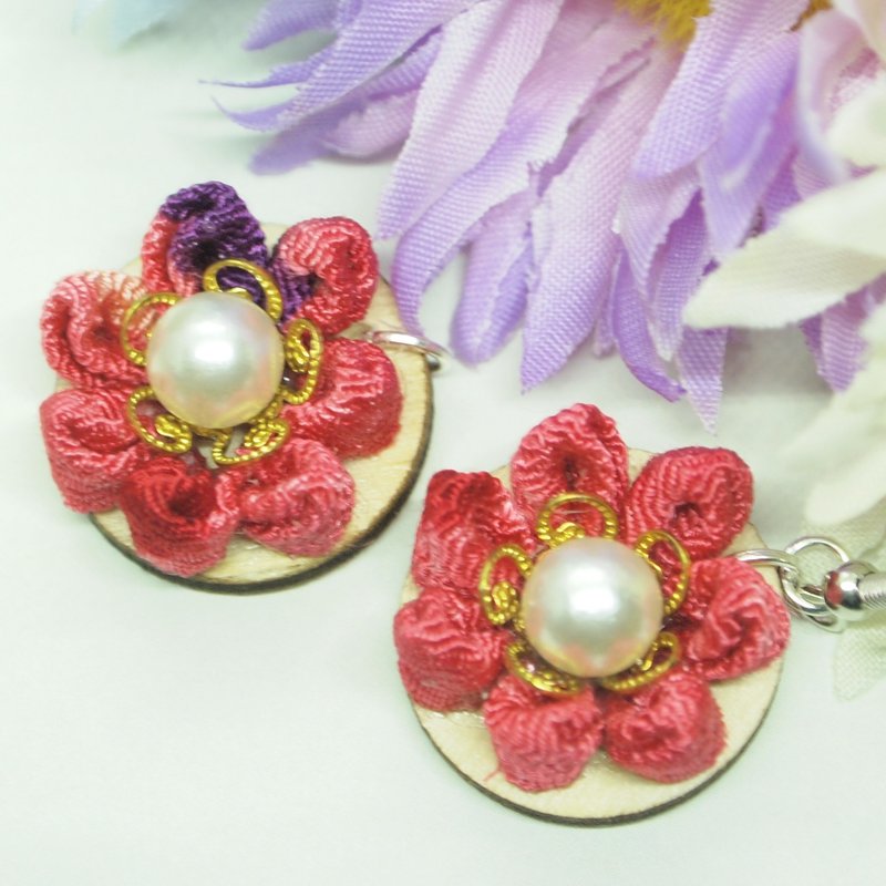 tsumami zaiku耳环/花 - 耳环/耳夹 - 其他人造纤维 红色