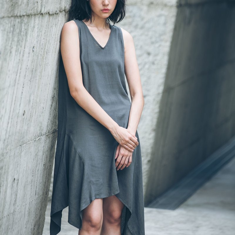 不规则背心洋装 - 墨绿 - 洋装/连衣裙 - 棉．麻 绿色
