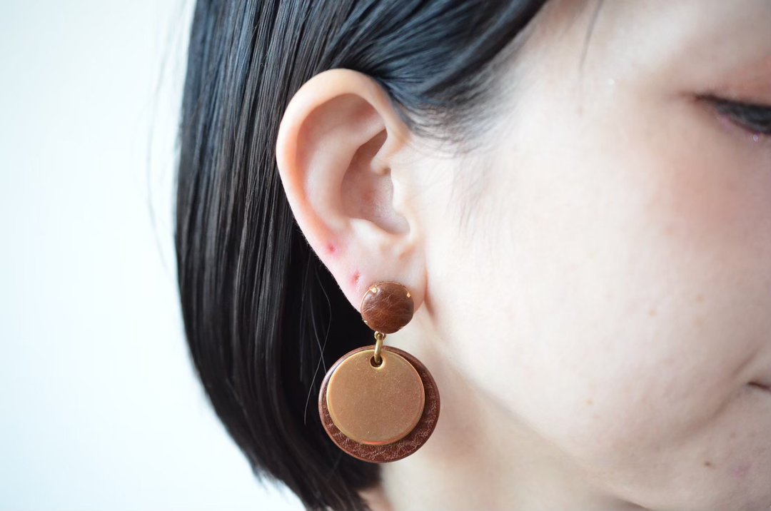 Double Marble [leather earrings / Clip-On] brown - 耳环/耳夹 - 真皮 咖啡色