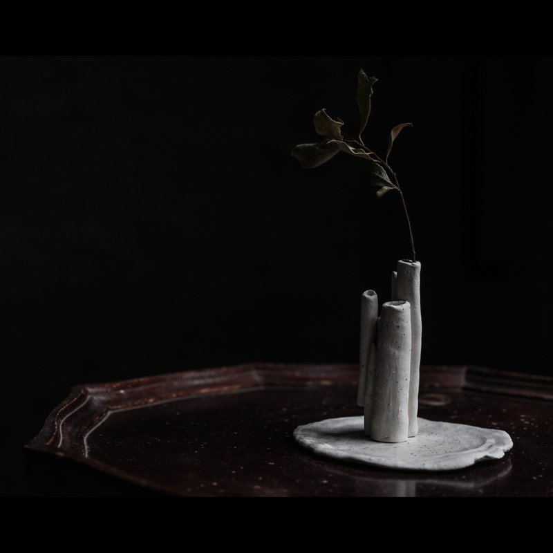 。斑点白陶无釉管子小花器 ceramic - 花瓶/陶器 - 陶 白色