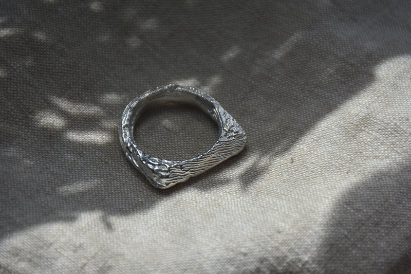 925银原创手工全肌理纯银方形指环半弧几何孤品戒指 - 戒指 - 纯银 银色