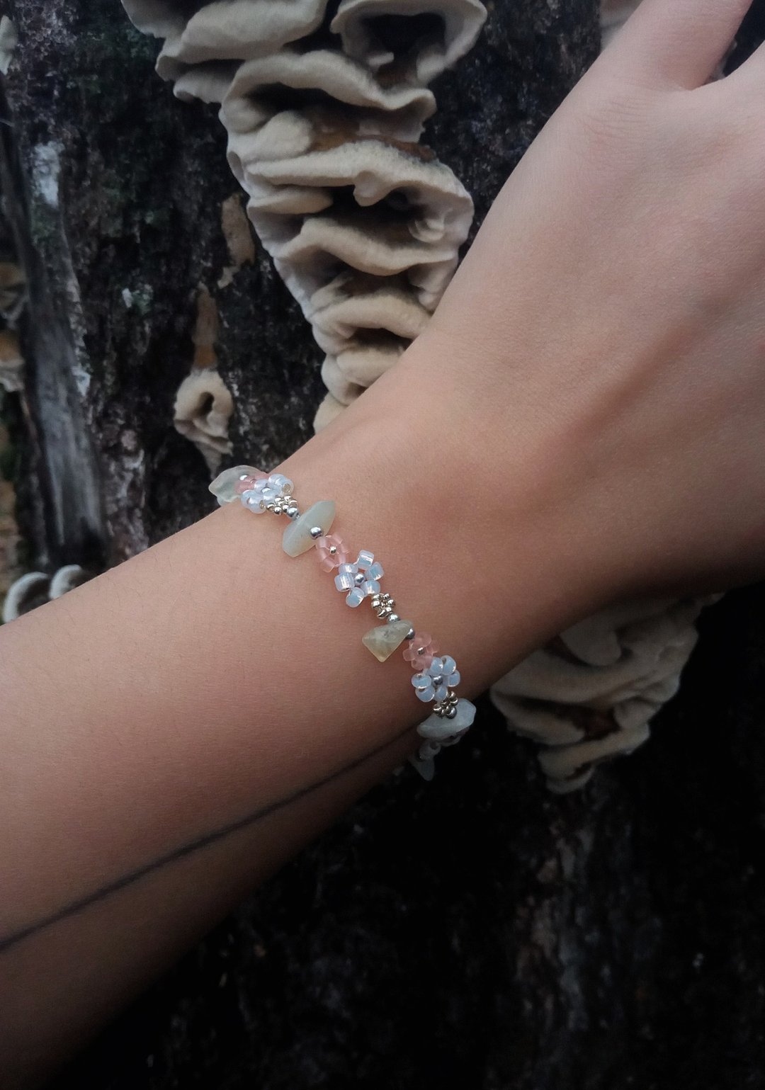 Flower bead bracelet gemstone, light pink bead handwoven wristlet - 手链/手环 - 石头 粉红色