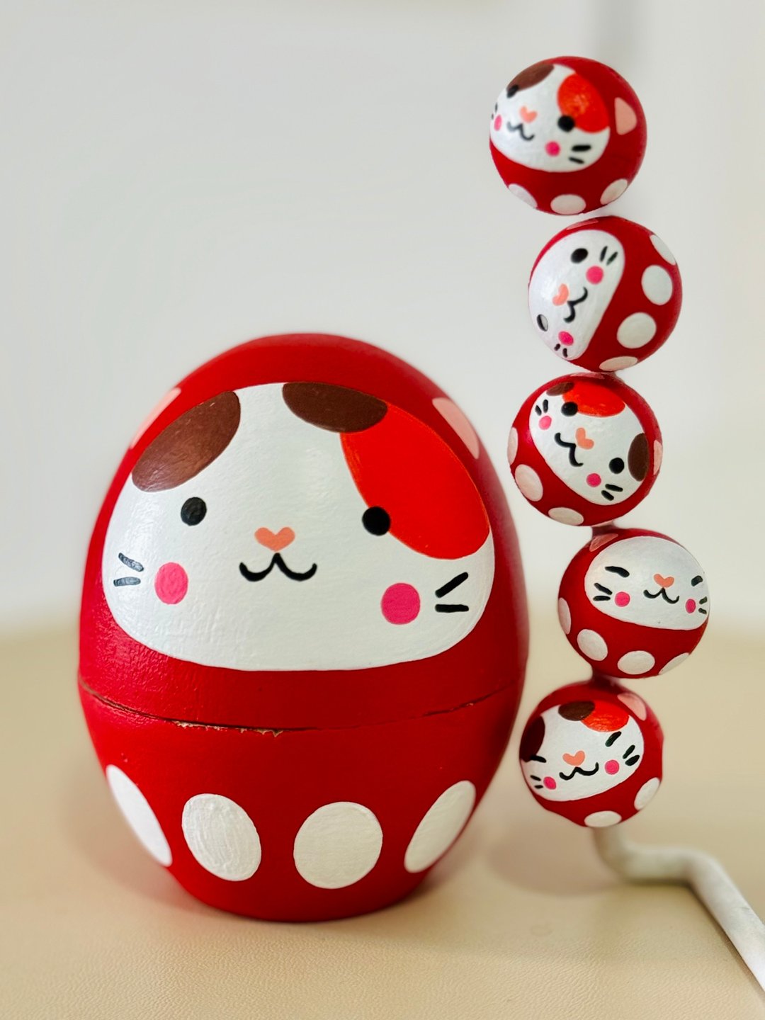 猫咪家族 磁石套装 手工木制 疗愈摆设 小木雕 公仔 - 摆饰 - 木头 红色