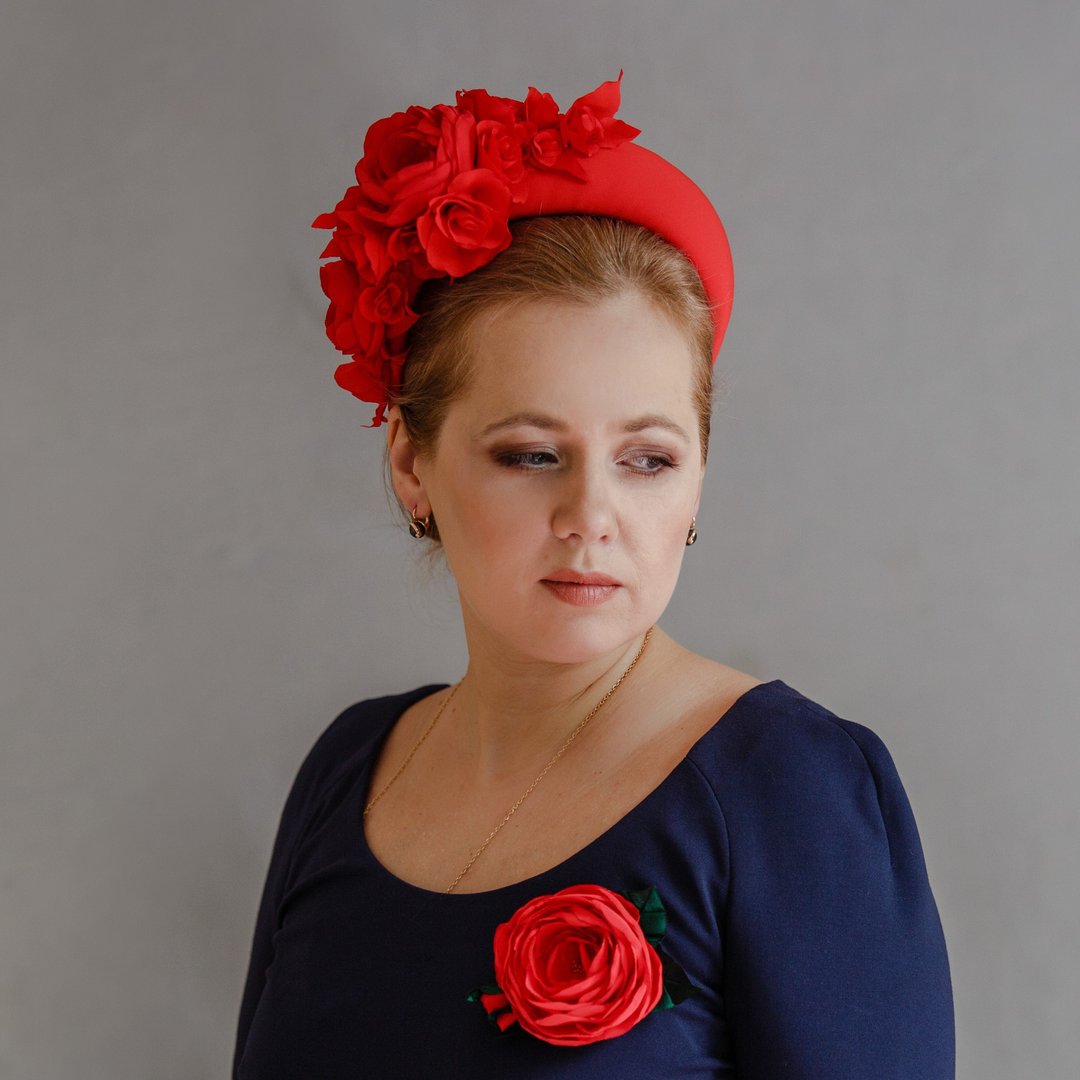 Wedding hairband for wedding guest. Red wedding fascinator. Flower headpiece - 发带/发箍 - 其他材质 红色