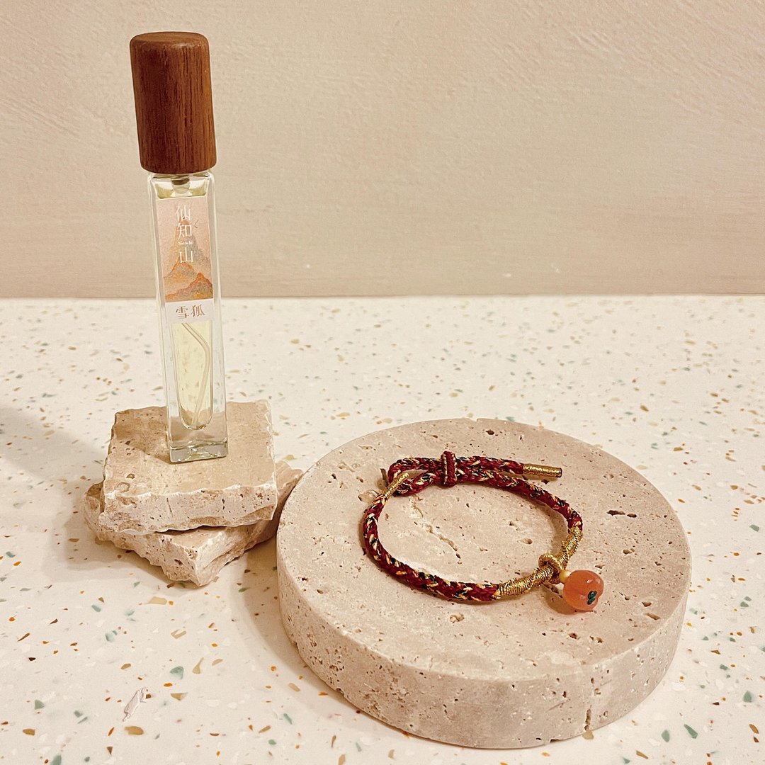 仙知福袋 桃花  ( 雪狐香氛与红桃花手绳 组合限定 人缘 礼物 ) - 手链/手环 - 宝石 粉红色