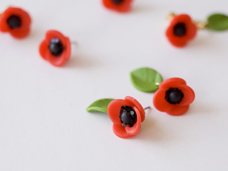 Poppy earrings - 耳环/耳夹 - 纸 红色