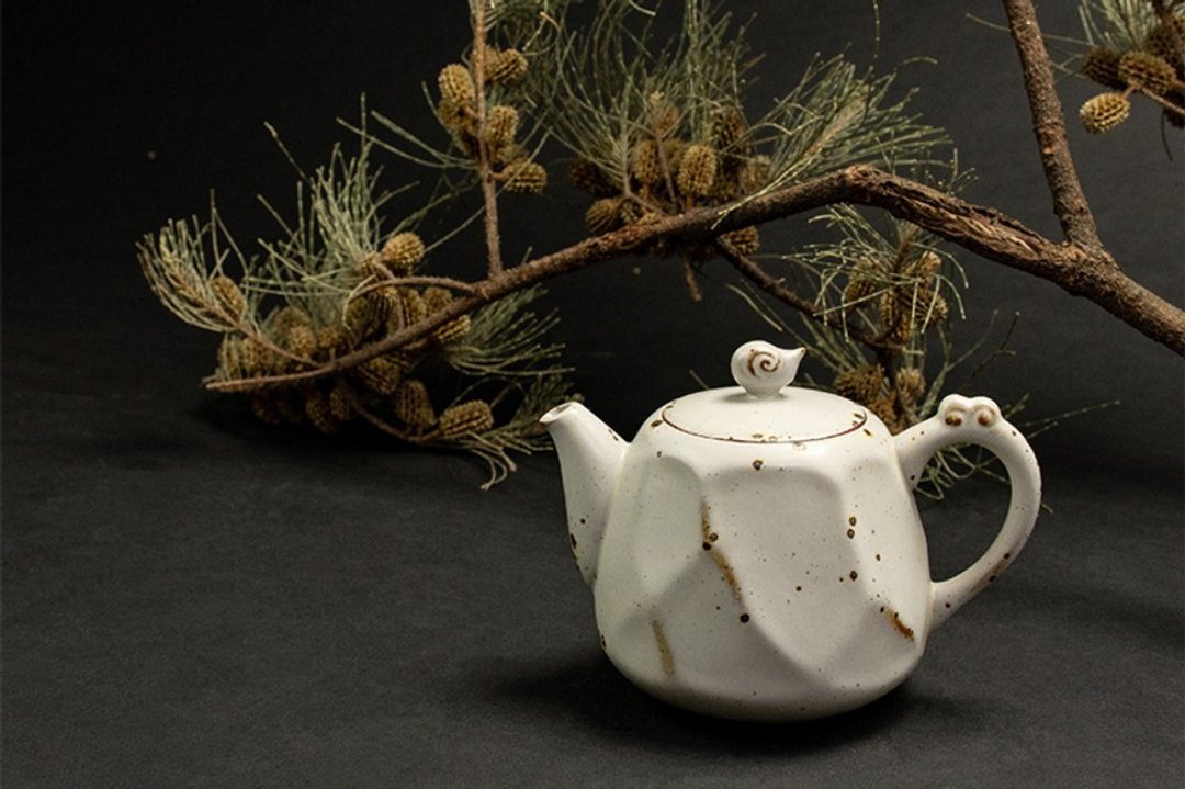 陶作坊│申猴傲峰纪念壶_岫白 - 茶具/茶杯 - 陶 白色