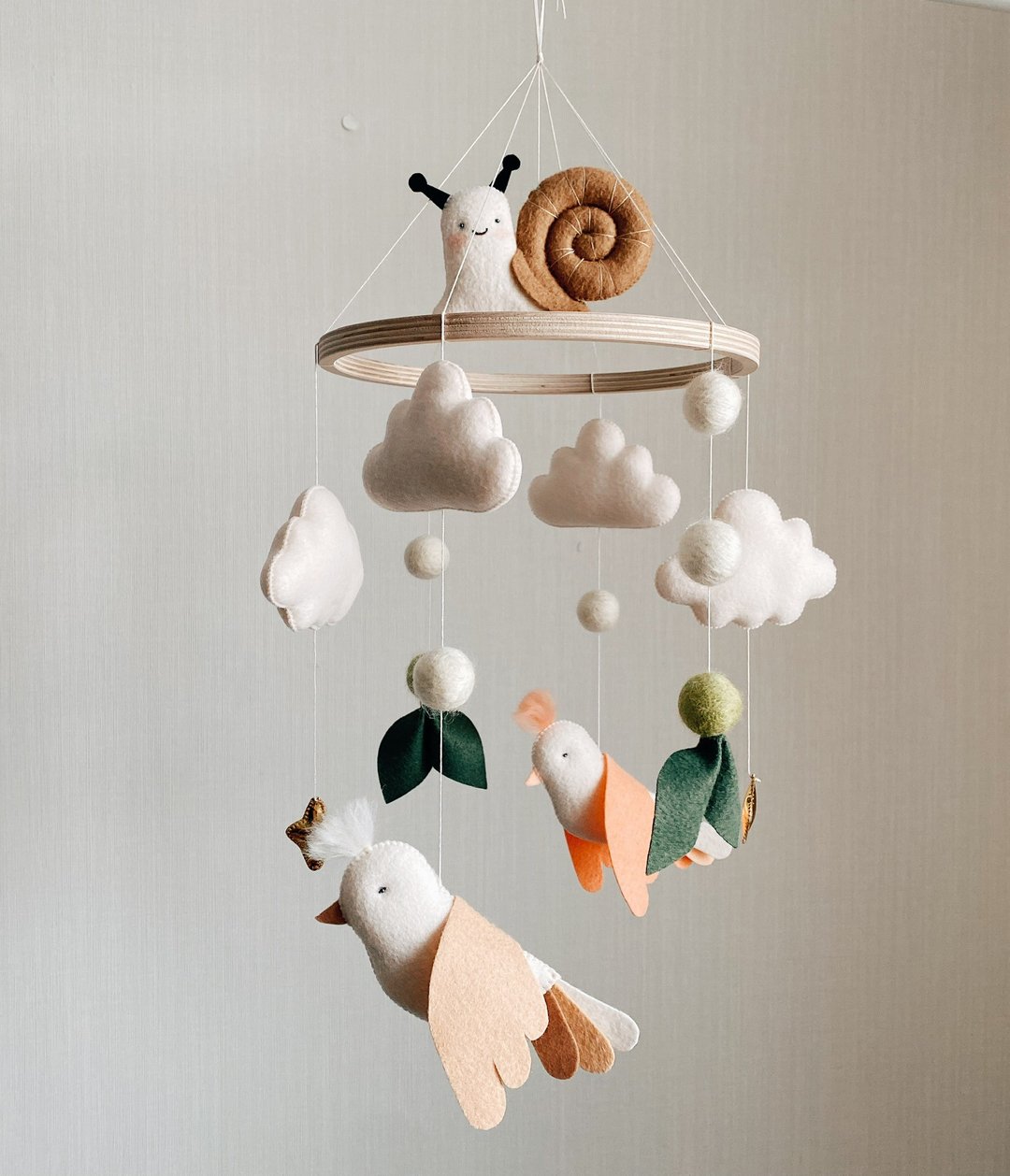 Woodland baby mobile Little snail and birds/ neutral nursery decor - 玩具/玩偶 - 环保材料 多色
