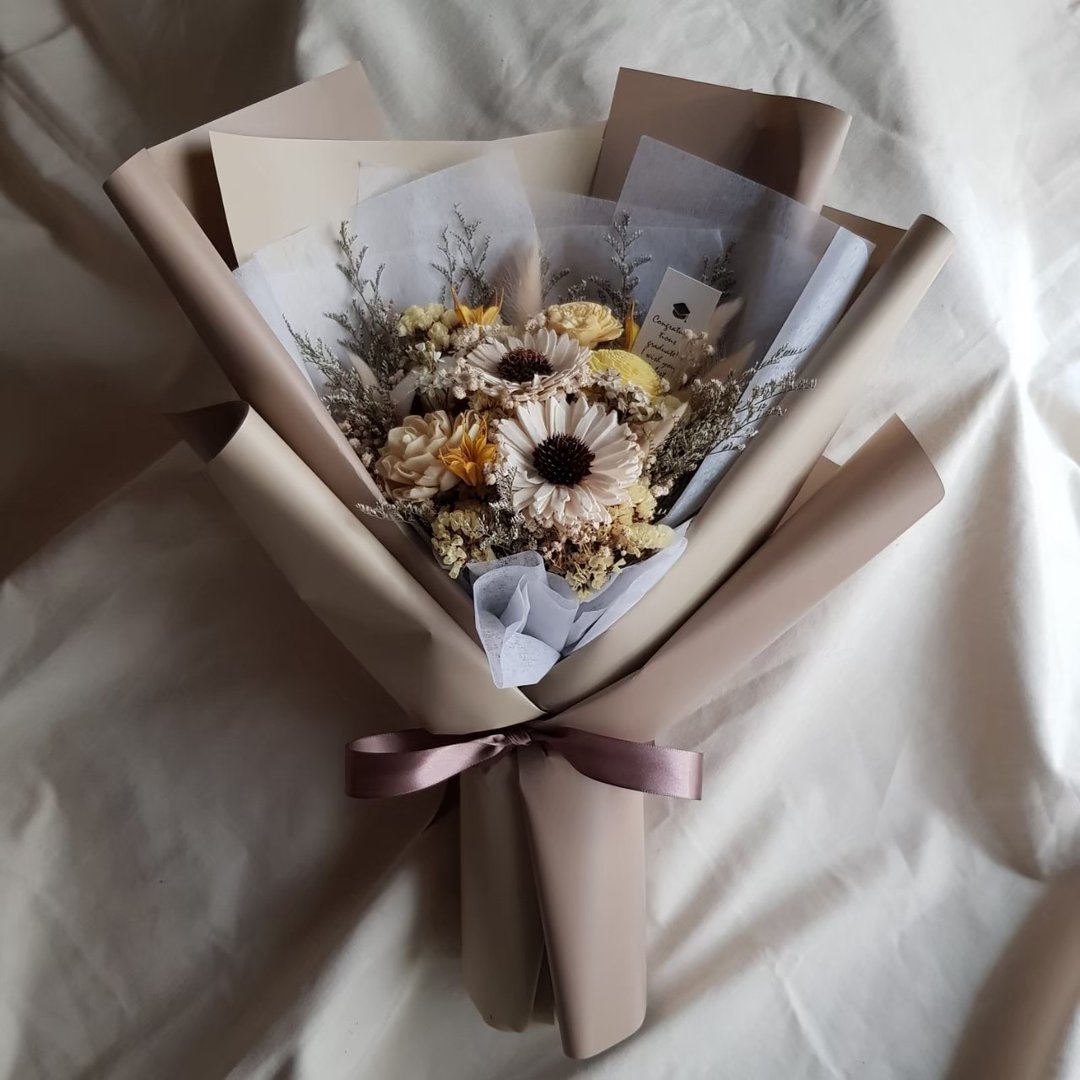 毕业快乐 |干燥花 |蓪草向日葵花束 | 毕业 祝贺 生日学士帽 |L - 干燥花/捧花 - 植物．花 多色