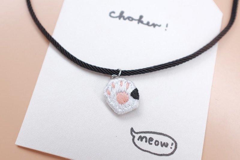 by.dorisliu - emoji choker 喵喵meow小手掌 人手刺绣 短颈链 - 颈链 - 绣线 多色
