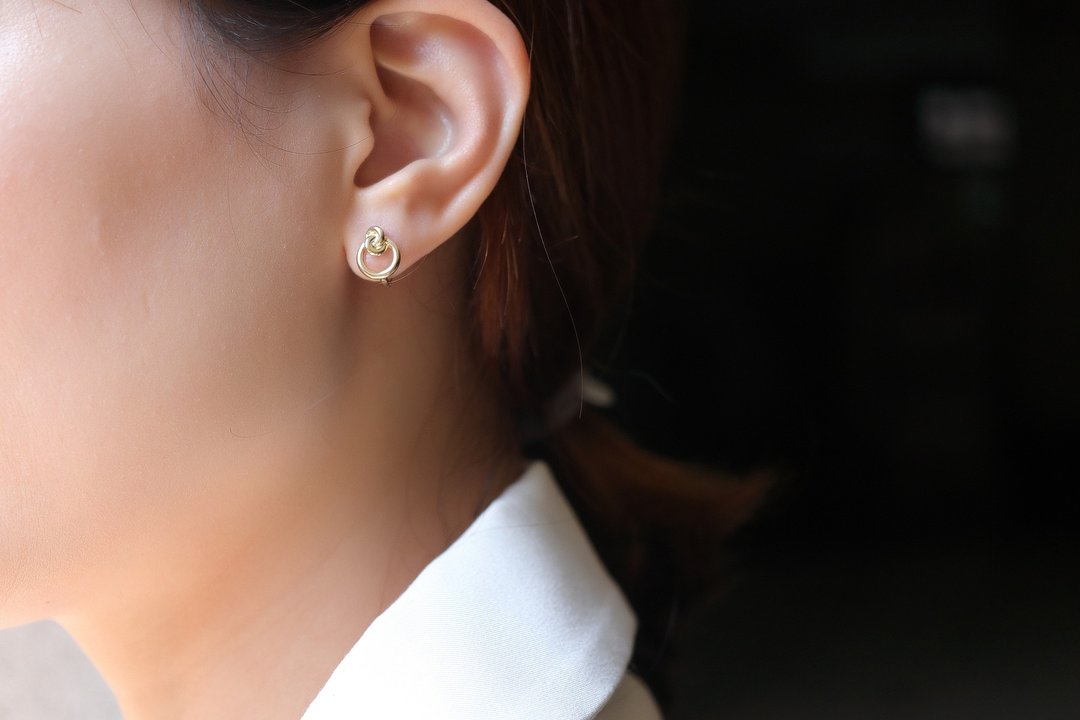 14K Twist Curve Earring 气质曲线耳扣耳环(内径8mm) - 耳环/耳夹 - 贵金属 金色