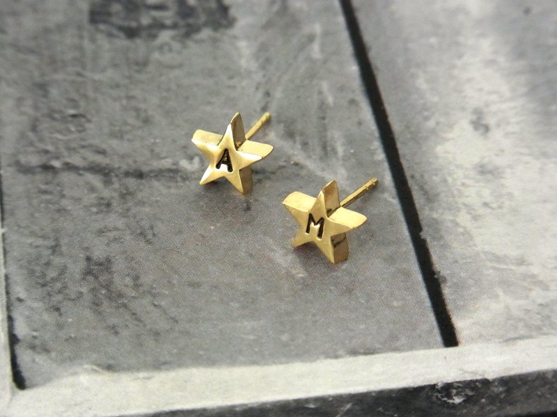 【Resale · Engraved order accepted】 One grain star earring / brass - 耳环/耳夹 - 其他金属 金色