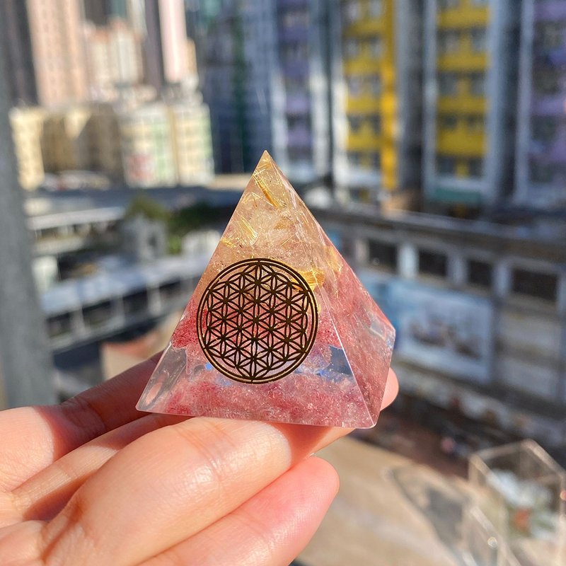 【金发晶+草莓晶】奥根能量塔Orgonite (6cm/5cm/4cm) - 摆饰 - 水晶 