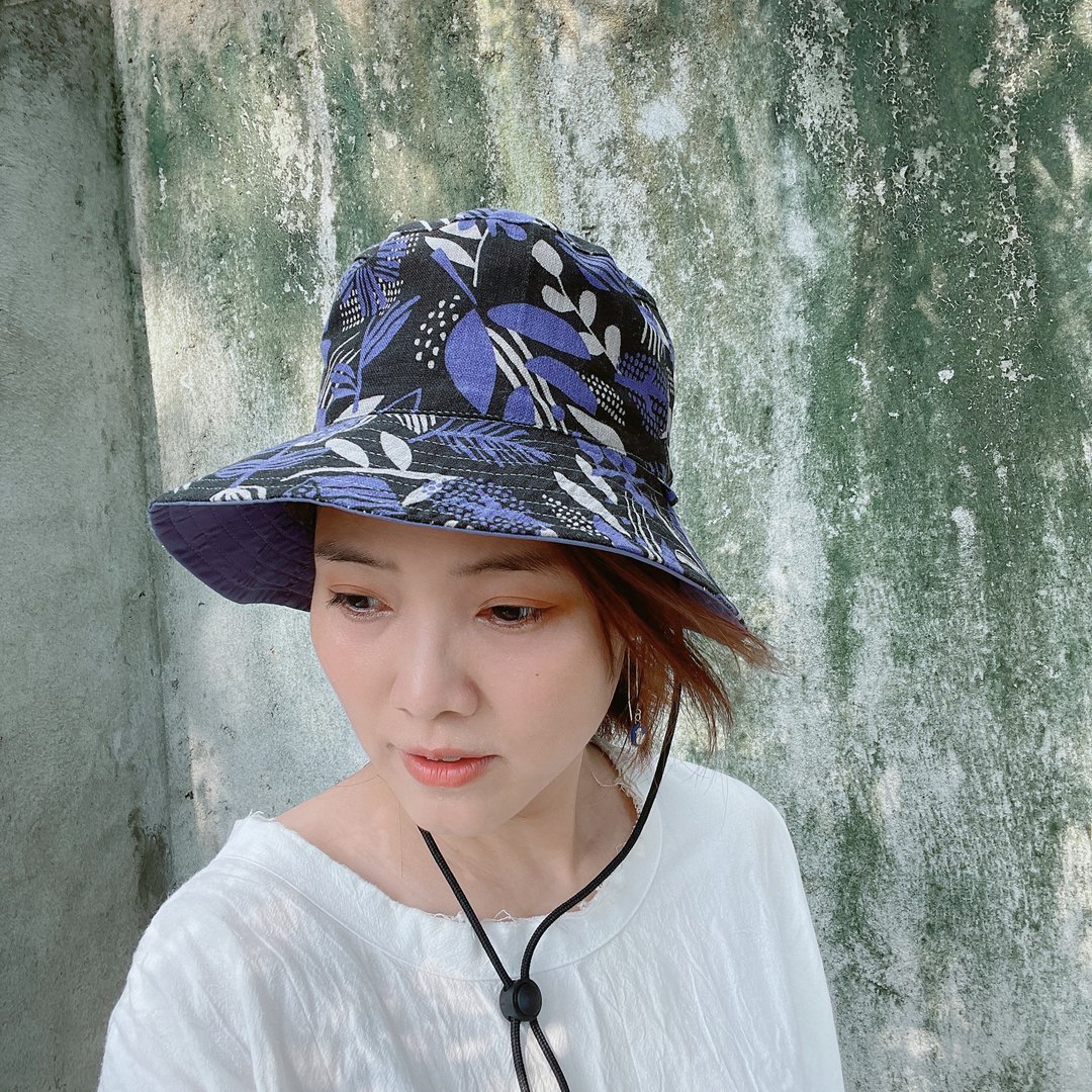 紫蓝北欧花  双面防泼水宽檐渔夫帽 - 帽子 - 棉 蓝色
