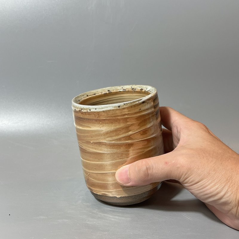 柴烧粉引手握杯 / 小平凡手作 - 茶具/茶杯 - 陶 