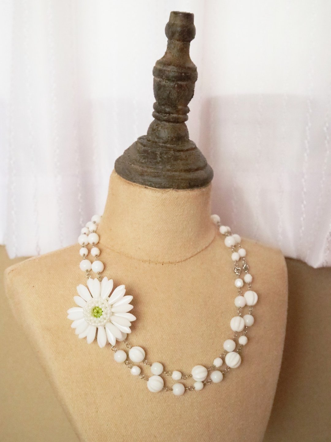 Demi Parure White Short Long 2way Elegant Costume Jewelry Set with Gerbera Brooch and Czech Beads Double Necklace White Opaque - 项链 - 玻璃 白色