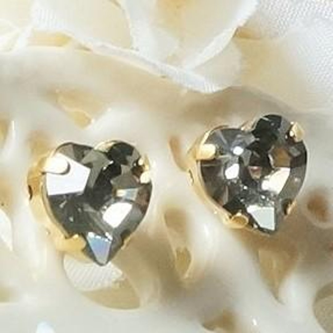 7 colors Love ♡ Heart Swarovski earrings / earrings - 耳环/耳夹 - 其他金属 黑色