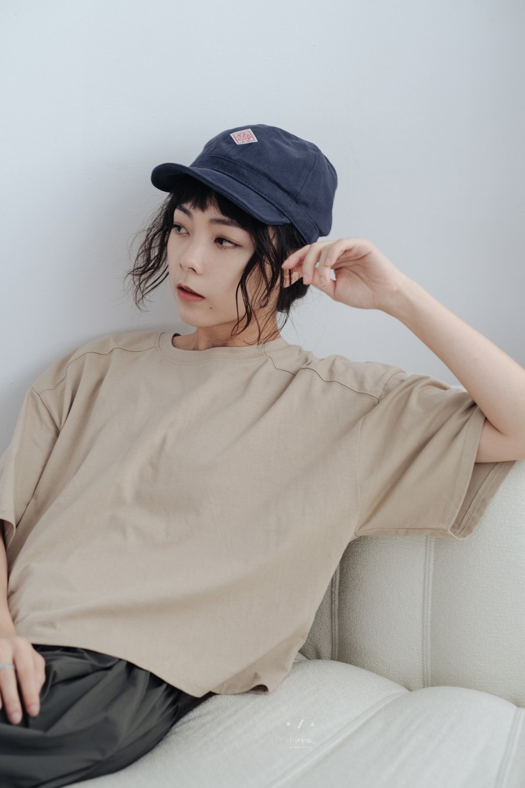 低肩线透凉小版短袖TEE - 2色 - 米麸 - 女装 T 恤 - 棉．麻 卡其色