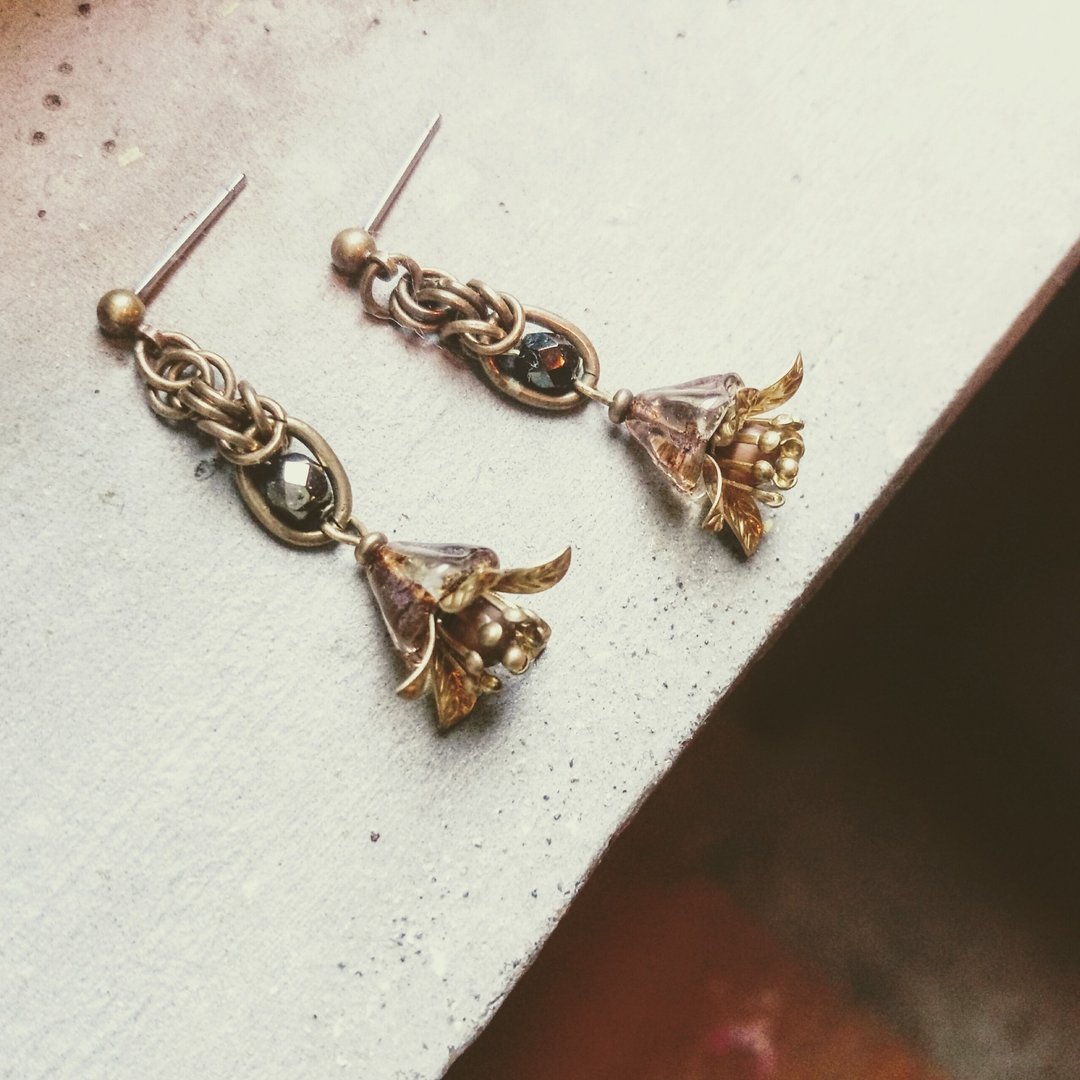 繁圈古董短花 黄铜耳环 - 耳环/耳夹 - 其他金属 金色