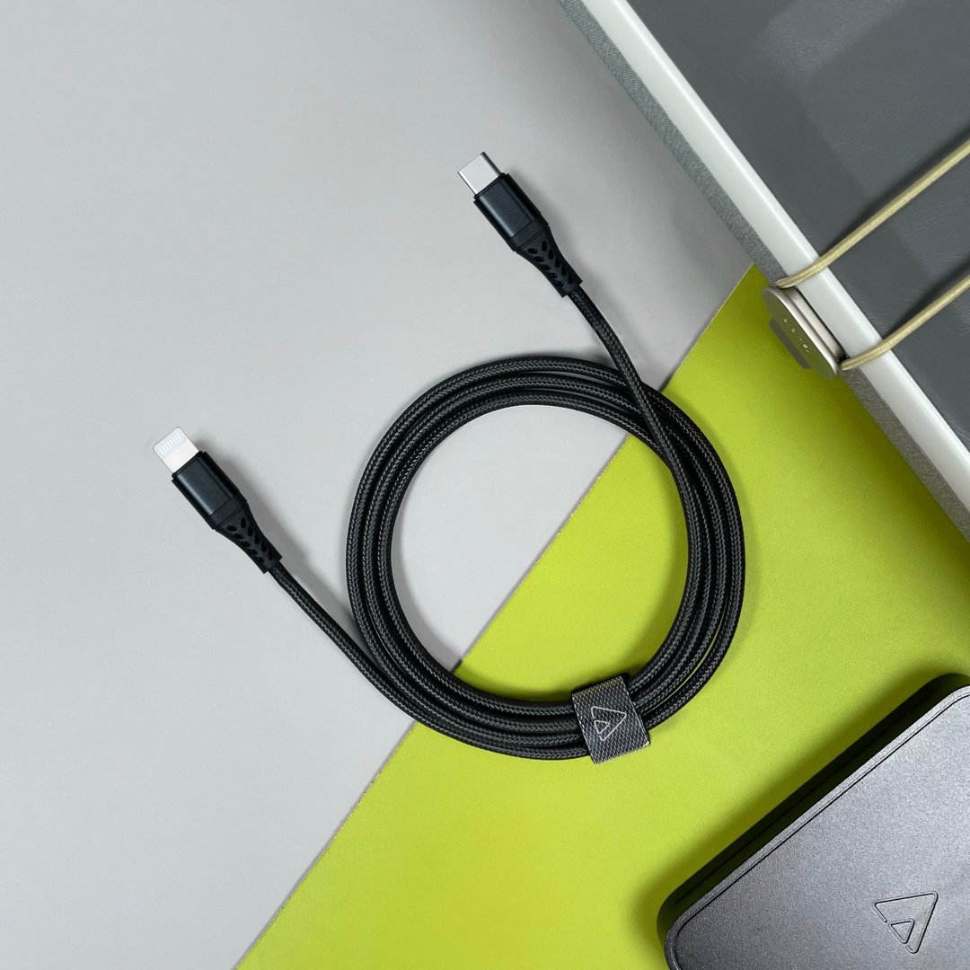 Artellia  | 1米编织快充充电线 传输线 USB C - Lightning - 充电宝/传输线 - 铝合金 黑色
