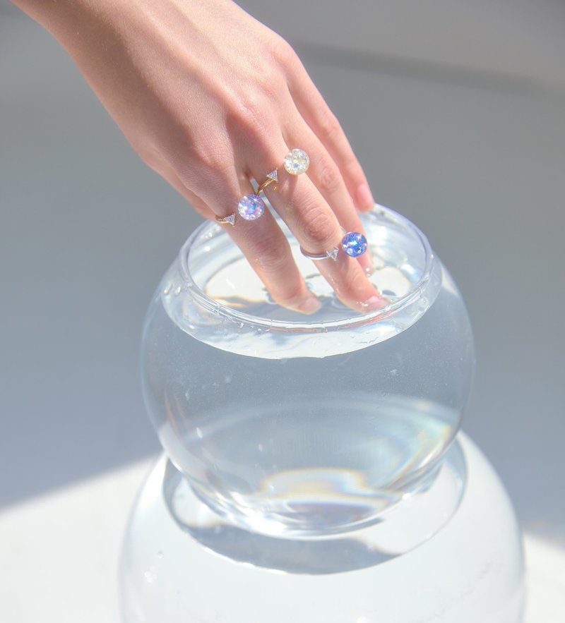 Triangle Cubic Snowball Ring (gold) - 戒指 - 玻璃 