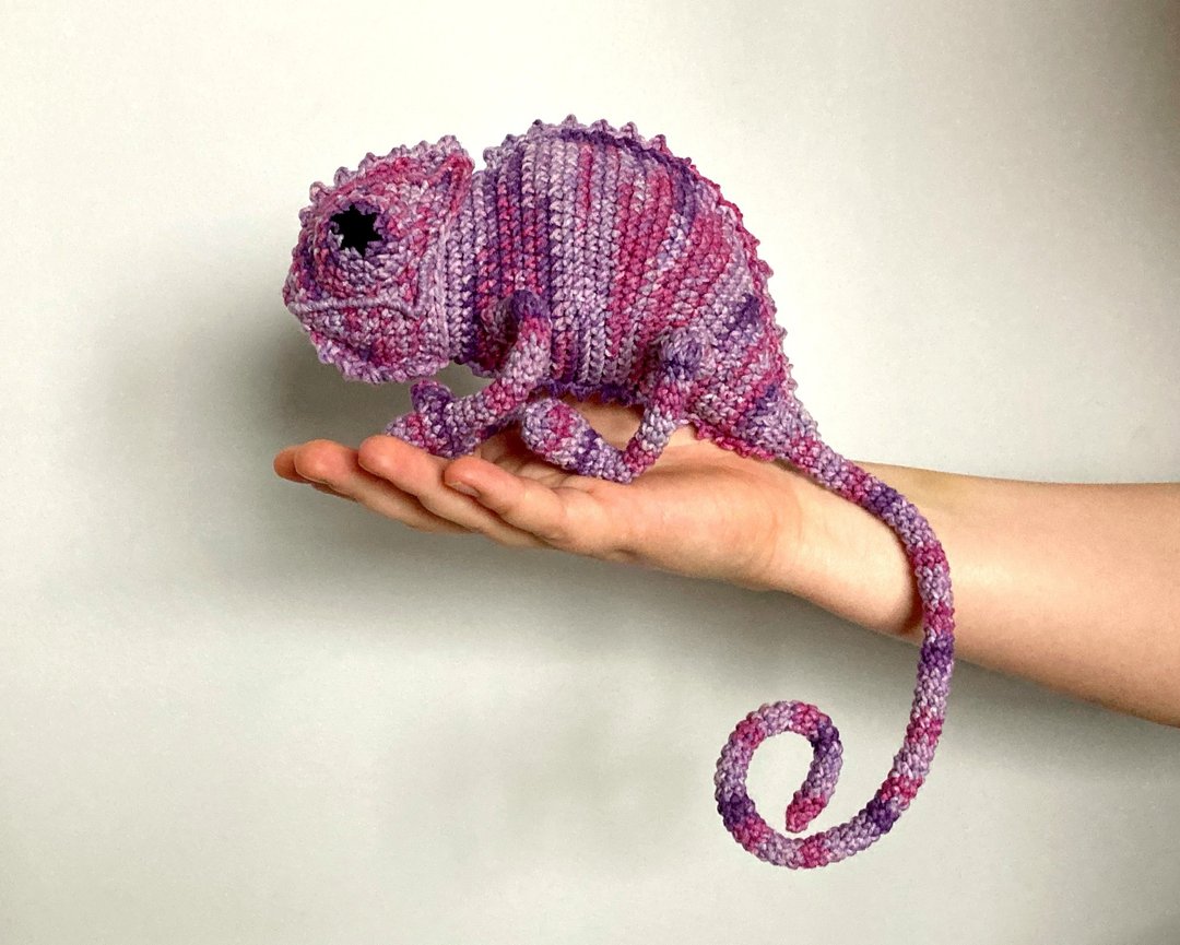紫色钩针变色龙、毛绒爬行动物、Amigurumi 蜥蜴、迷你龙钩针 - 玩具/玩偶 - 棉 紫色