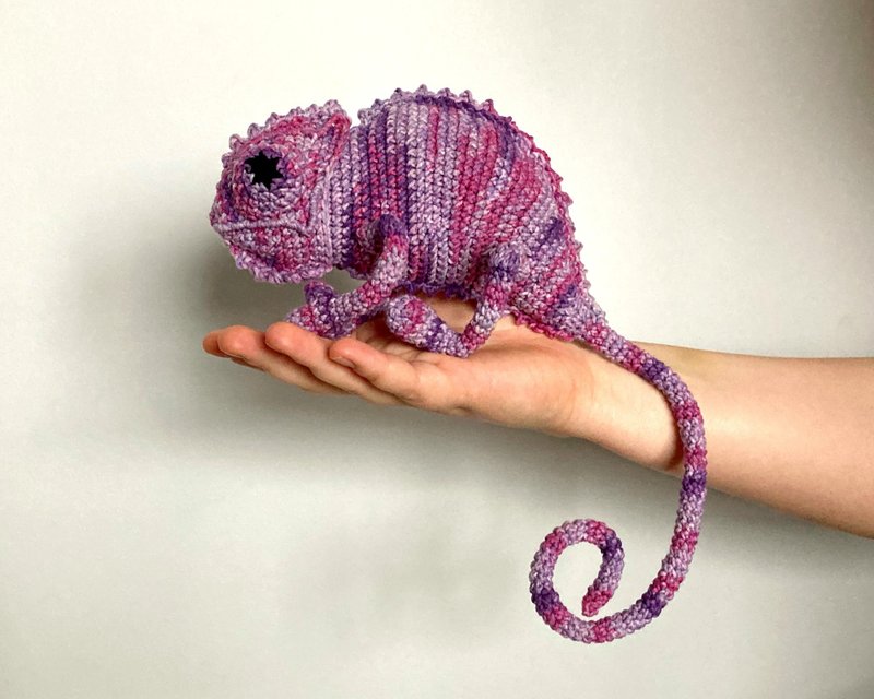 紫色钩针变色龙、毛绒爬行动物、Amigurumi 蜥蜴、迷你龙钩针 - 玩具/玩偶 - 棉 紫色
