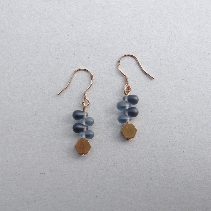 02:08 AM 发光的果实 / 蓝墨光 - 黄铜 / 捷克玻璃珠 / 耳针耳夹 - 耳环/耳夹 - 铜/黄铜 蓝色